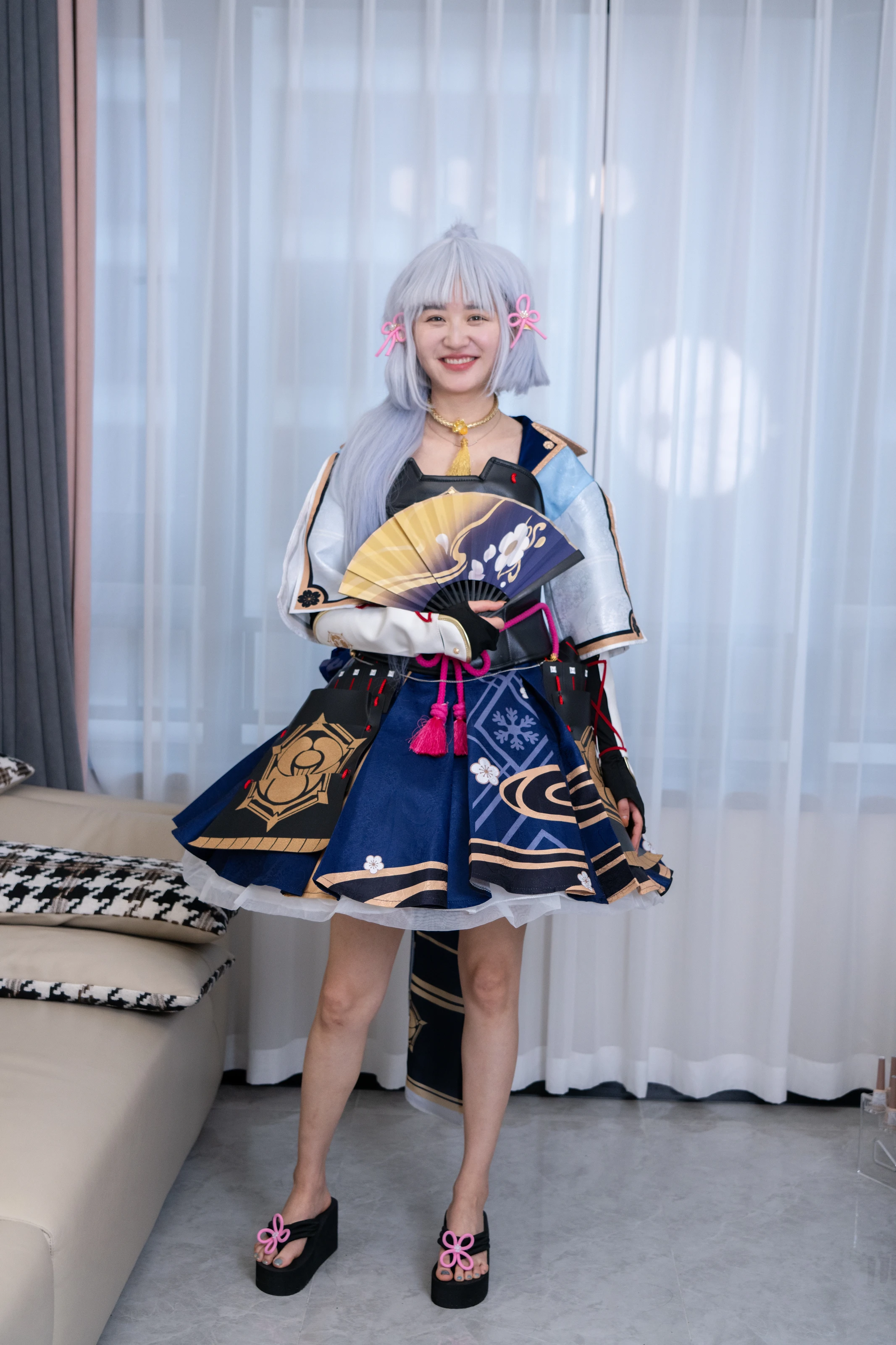 NO.141 澜澜-cos服人字拖、白丝、裸足、挠脚心剧情 - 3预览