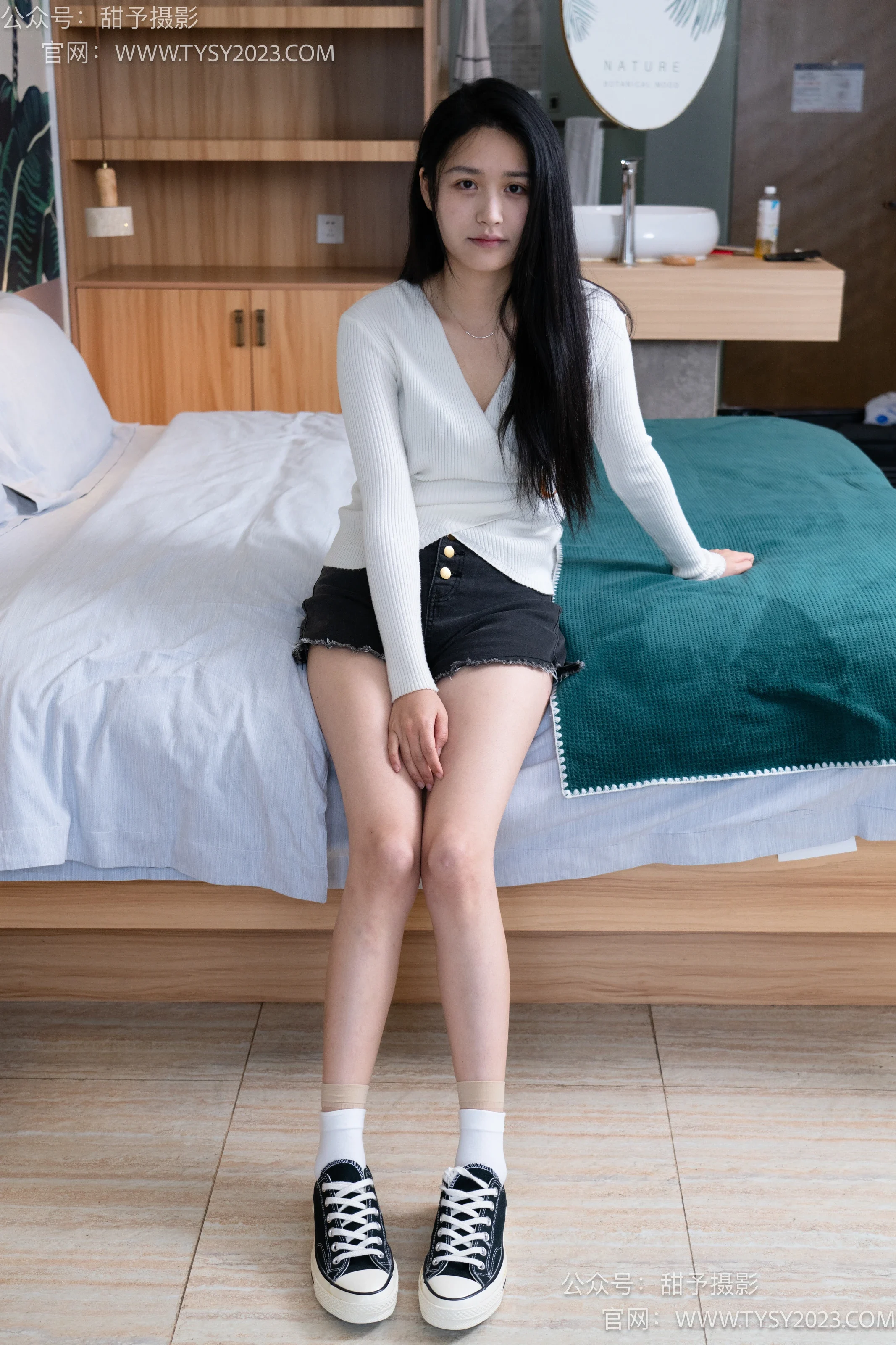 NO.099 澜澜-帆布鞋、皮鞋、短肉丝、白棉袜、裸足 - 1预览
