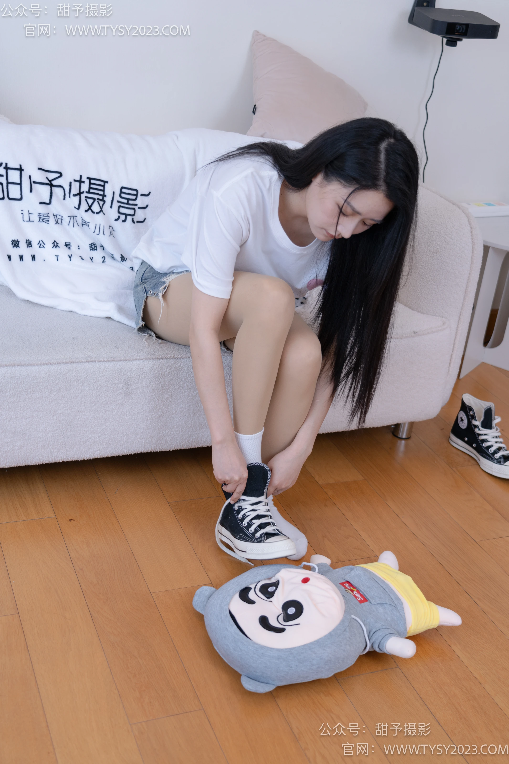 NO.072 澜澜-帆布鞋、白棉袜、踩蜡笔小新玩偶剧情 - 2预览