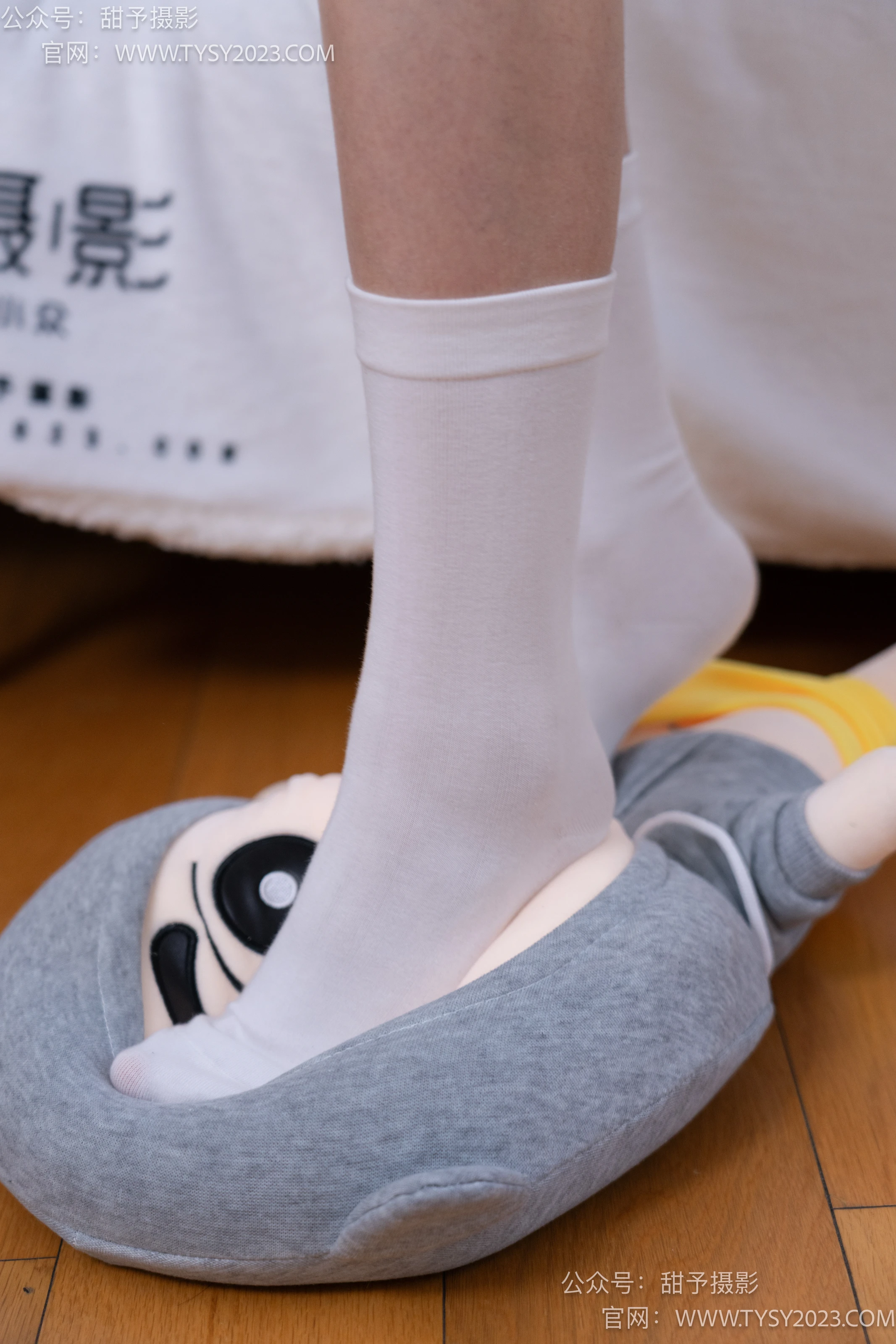 NO.062 璇璇-板鞋、白棉袜、踩蜡笔小新玩偶剧情 - 3预览