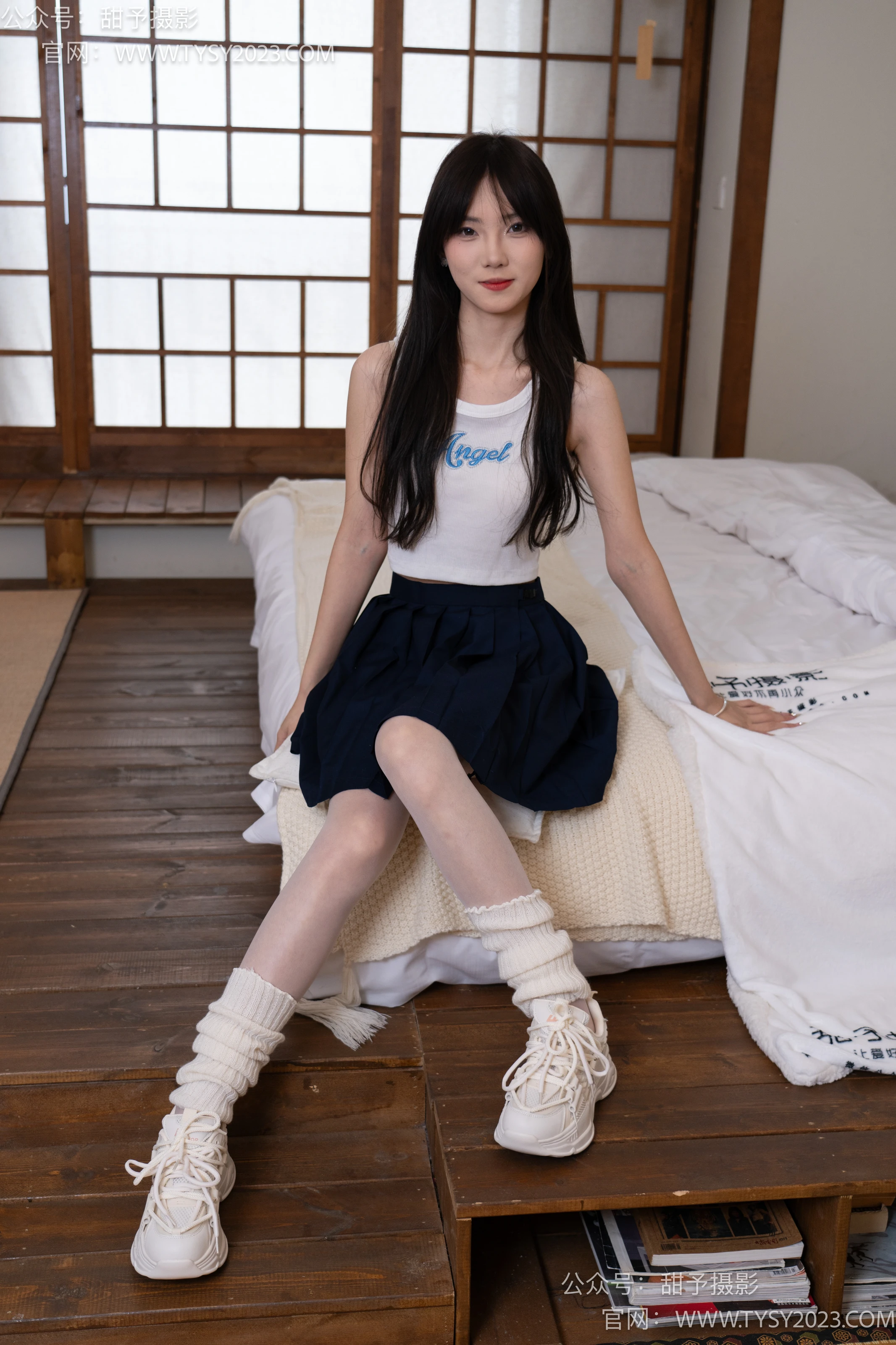 NO.018 璇璇-运动鞋、白丝 - 1预览