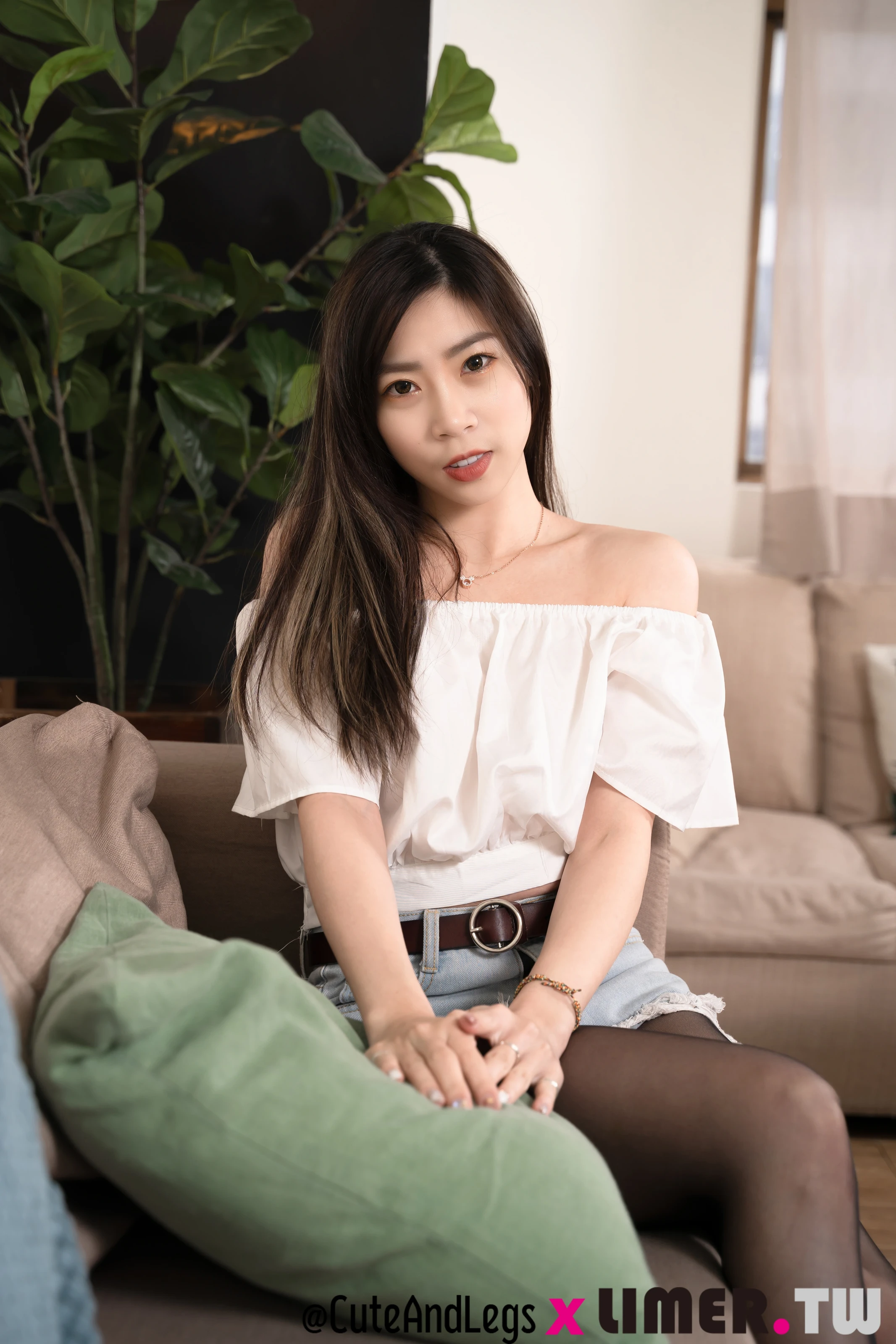 NO.118 Quintina 甜心女友的小白鞋黑色丝袜脚 - 4预览