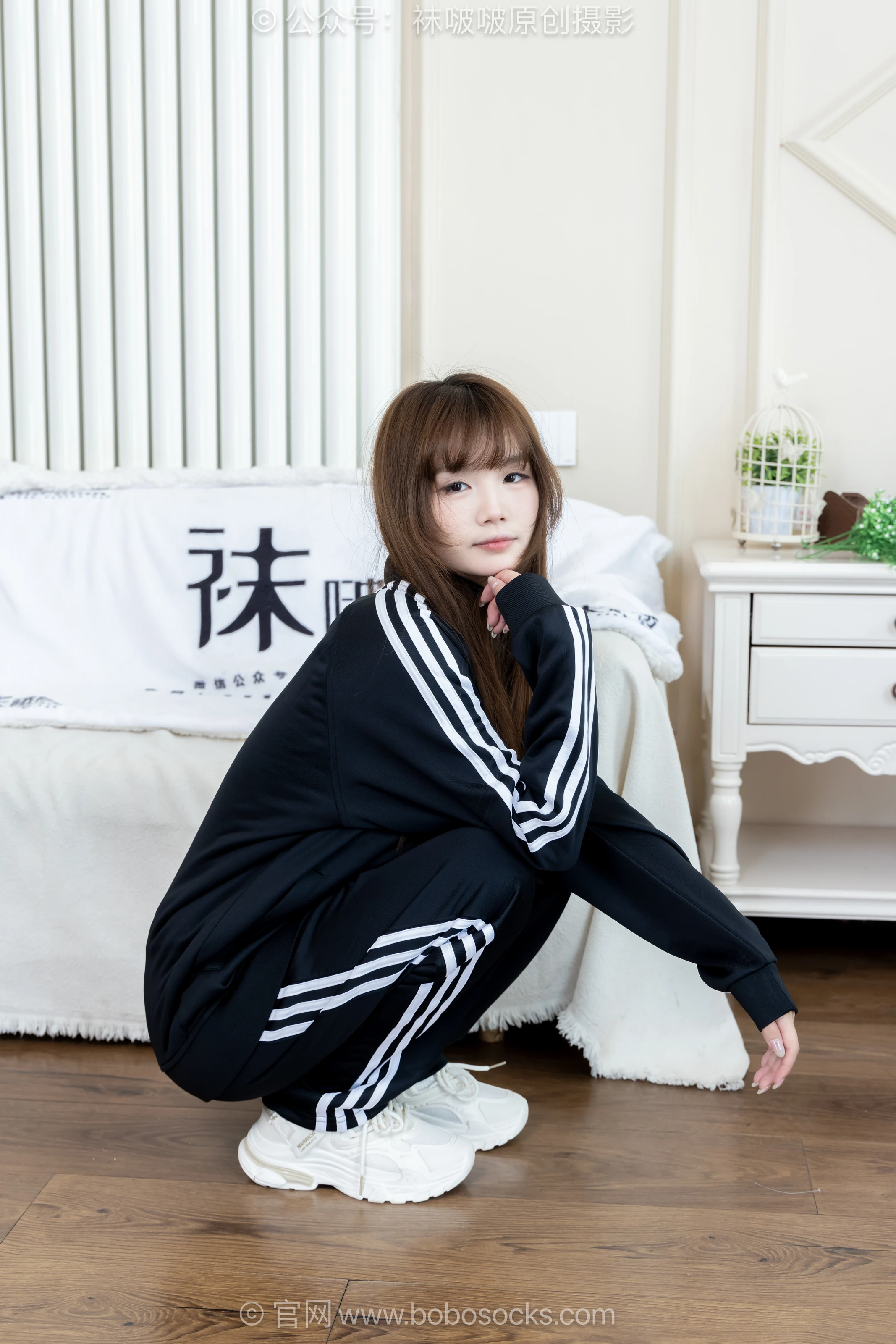 NO.703 甜甜圈-运动鞋、纯白棉袜、裸足、运动套装 - 1预览